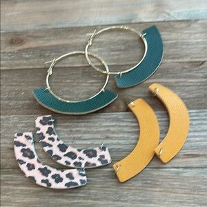 ❄️ Plunder Gold and Green Crescent Earrings